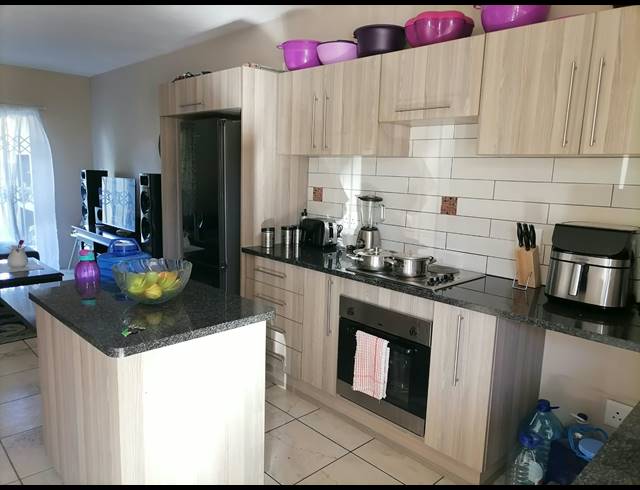 2 BEDROOM APARTMENT FOR SALE IN WATERVAL EAST